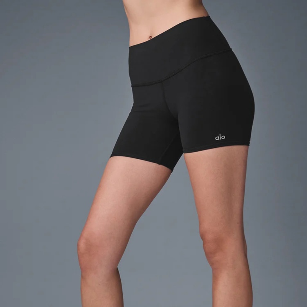 ALO Yoga 5" Airbrush High-Waist Biker Short in Black